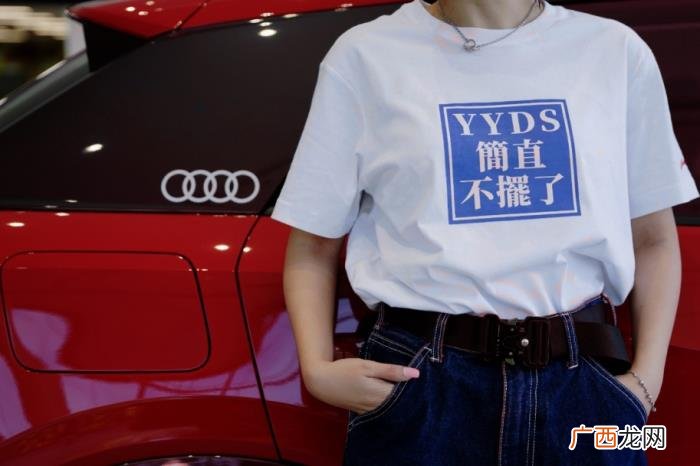 王一博奥迪，成都车展上王一博签名版的奥迪新款