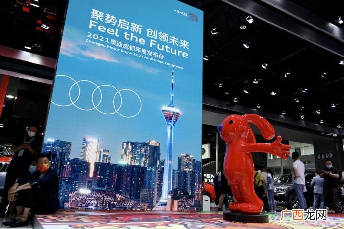 王一博奥迪，成都车展上王一博签名版的奥迪新款