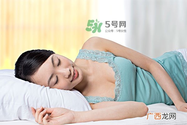 外油内干的皮肤怎么护理 先补水还是先控油