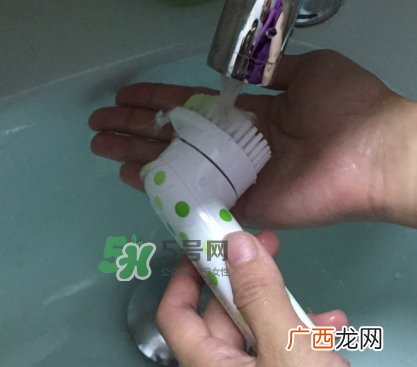 倩碧声波洁面仪怎么充电？倩碧洁面仪充电灯不亮