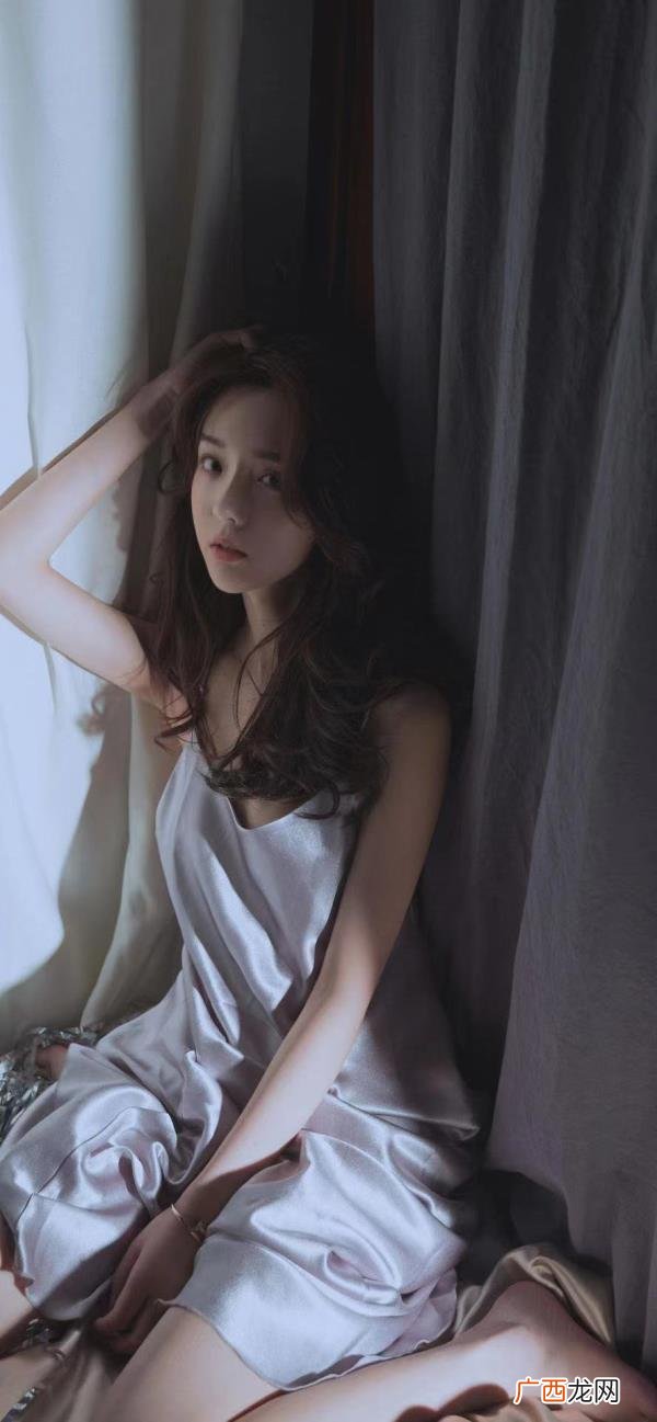 暗恋一个男生怎么跟他聊天，怎么跟喜欢的女生聊天