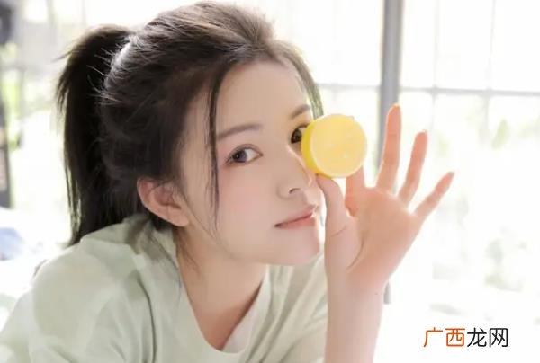 暗恋一个女孩的句子，逗女孩开心的幽默句子笑话
