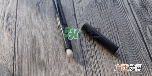 mac唇部打底膏怎么用？mac唇部打底使用方法