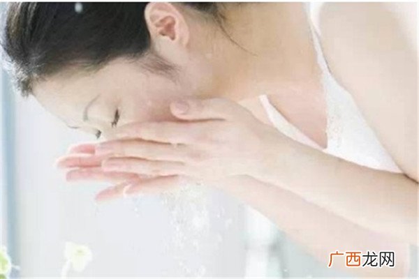 面霜可以代替眼霜吗这样用比较好