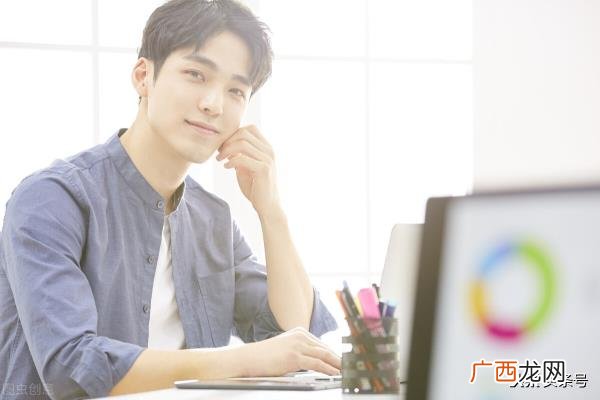 暗恋一个人很久了怎么表白，我曾卑微的暗恋一个男孩很久