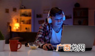 熬夜多喝水有好处吗 熬夜多喝水有没有好处