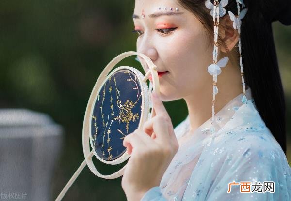 暗恋一个人总感觉他也喜欢我，喜欢一个人的外貌