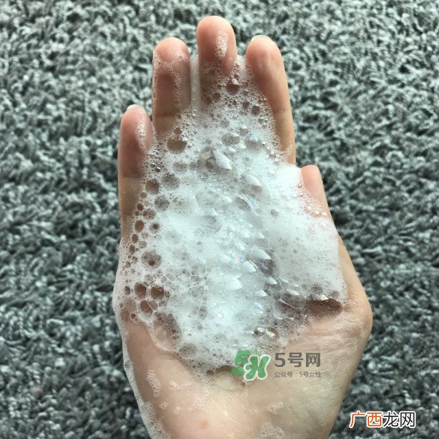 夏天用什么洗面奶好 夏天用什么洗面奶比较好