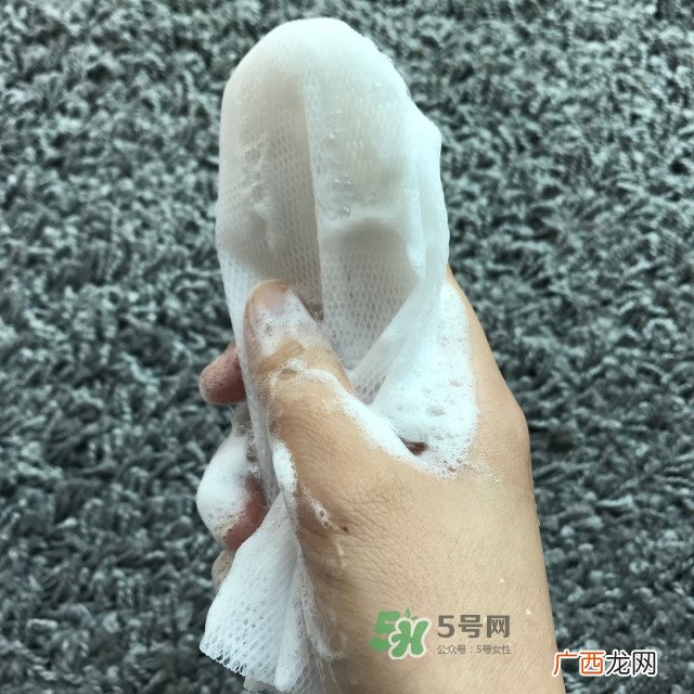 夏天用什么洗面奶好 夏天用什么洗面奶比较好