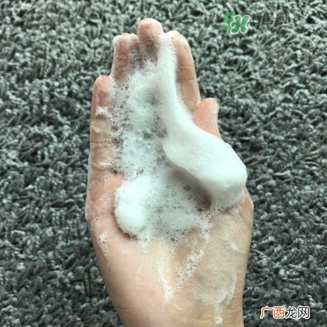 夏天用什么洗面奶好 夏天用什么洗面奶比较好