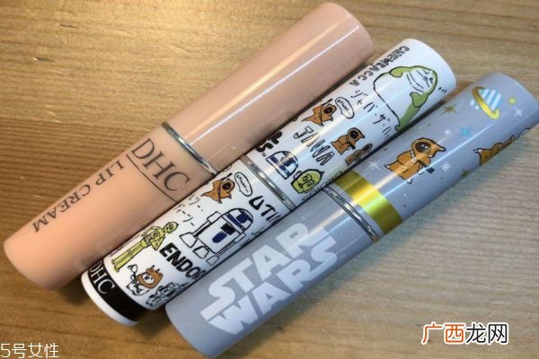 润唇膏可以擦脸吗润唇膏的基本成分与作用