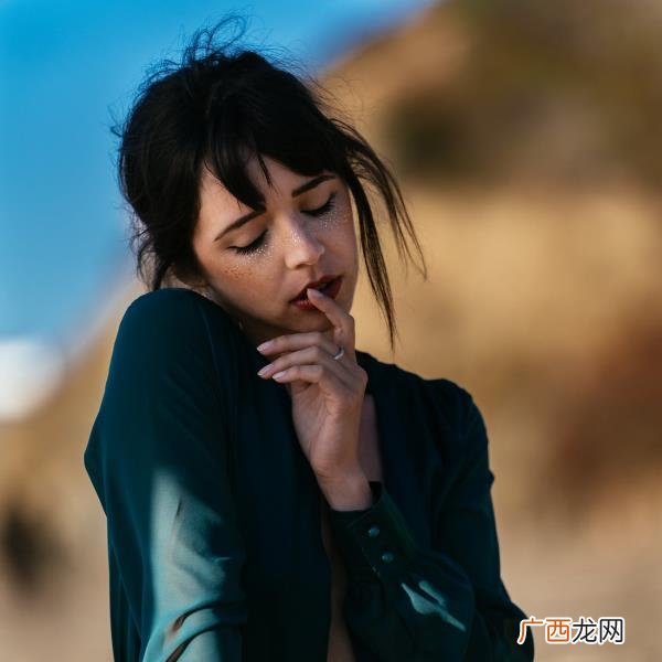 暗示出轨说说，说说我眼里的那个出轨的已婚男人