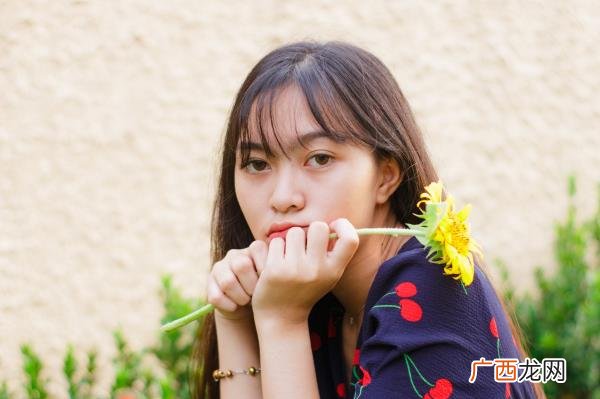 暗示出轨说说，说说我眼里的那个出轨的已婚男人