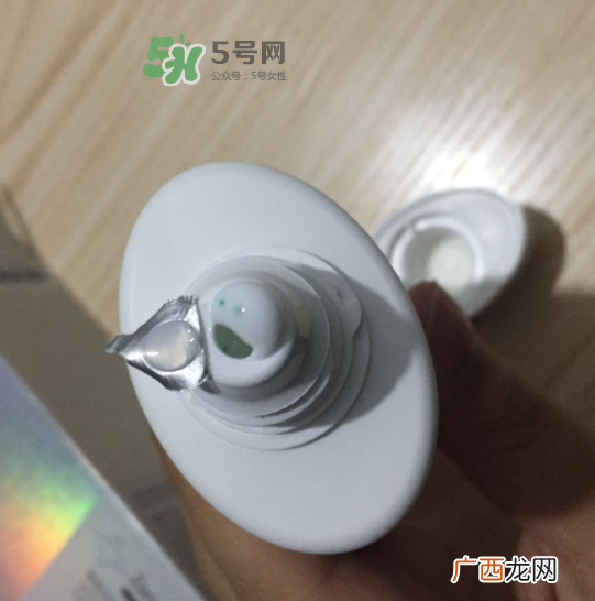 瓷肌洗面奶效果怎么样？瓷肌洗面奶适合年龄