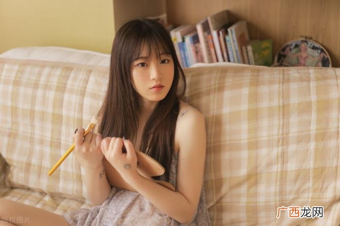 女孩喜欢男孩的暗示，女生喜欢上一个男生