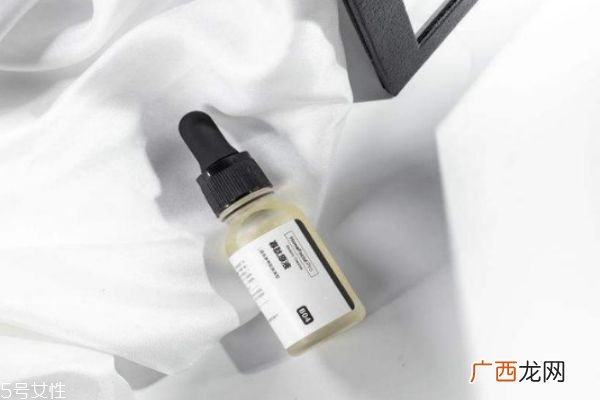 烟酰胺原液有什么作用烟酰胺和神经酰胺可以一起用吗