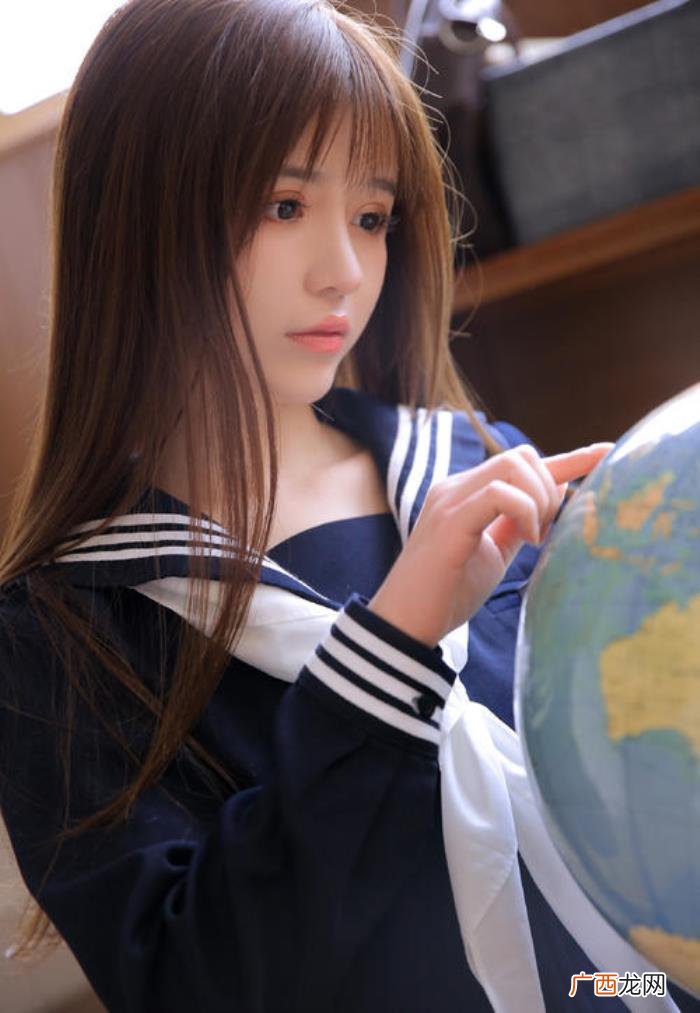 跟女孩子聊什么，逗女孩子开心的小套路