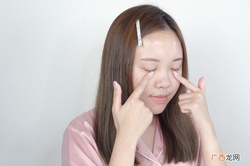 如何快速消除眼部浮肿按压6大穴位