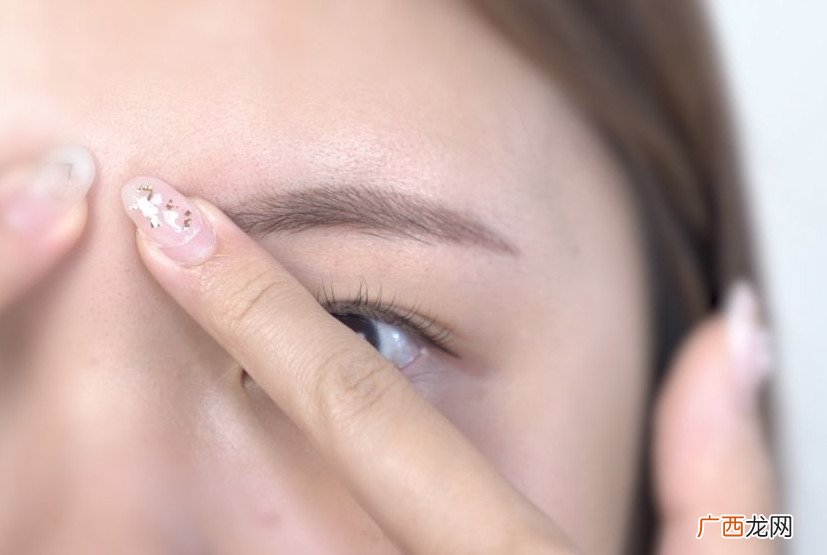 如何快速消除眼部浮肿按压6大穴位