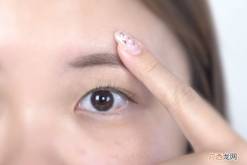 如何快速消除眼部浮肿按压6大穴位