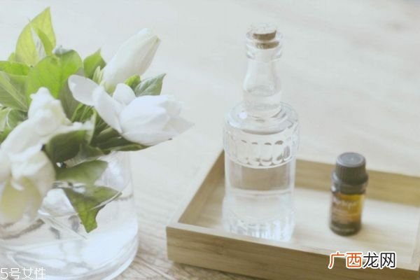 用完纯露还用爽肤水吗纯露用在护肤的哪一步