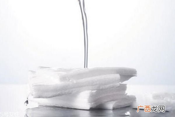 化妆水和卸妆水有什么区别卸妆水与爽肤水区别