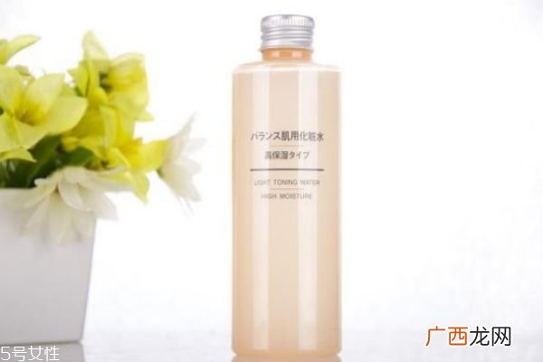 化妆水和卸妆水有什么区别卸妆水与爽肤水区别