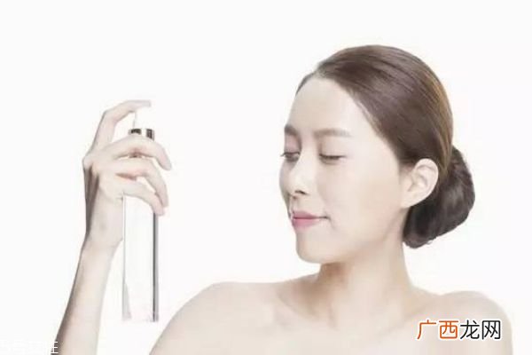 化妆水和卸妆水有什么区别卸妆水与爽肤水区别
