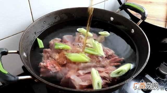 大盘鸡在家的做法？？家常版大盘鸡的做法，方法简单，好吃又接地气