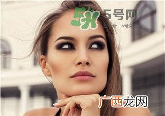 卸妆应该怎么卸?卸妆时的正确擦脸方向