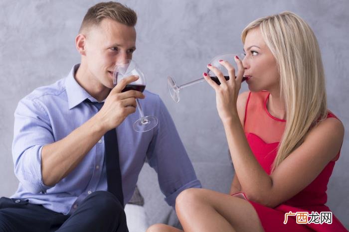 男人见到旧情人会尴尬吗，再见旧情人是怎样心情