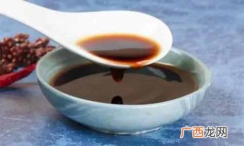 被鱼刺卡了怎么办?鱼刺卡喉别再喝醋啦,正确的处理方式在这里!