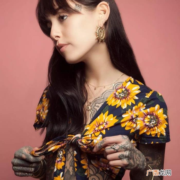 这些社会女孩帅的让你跪下叫爸爸 社会女