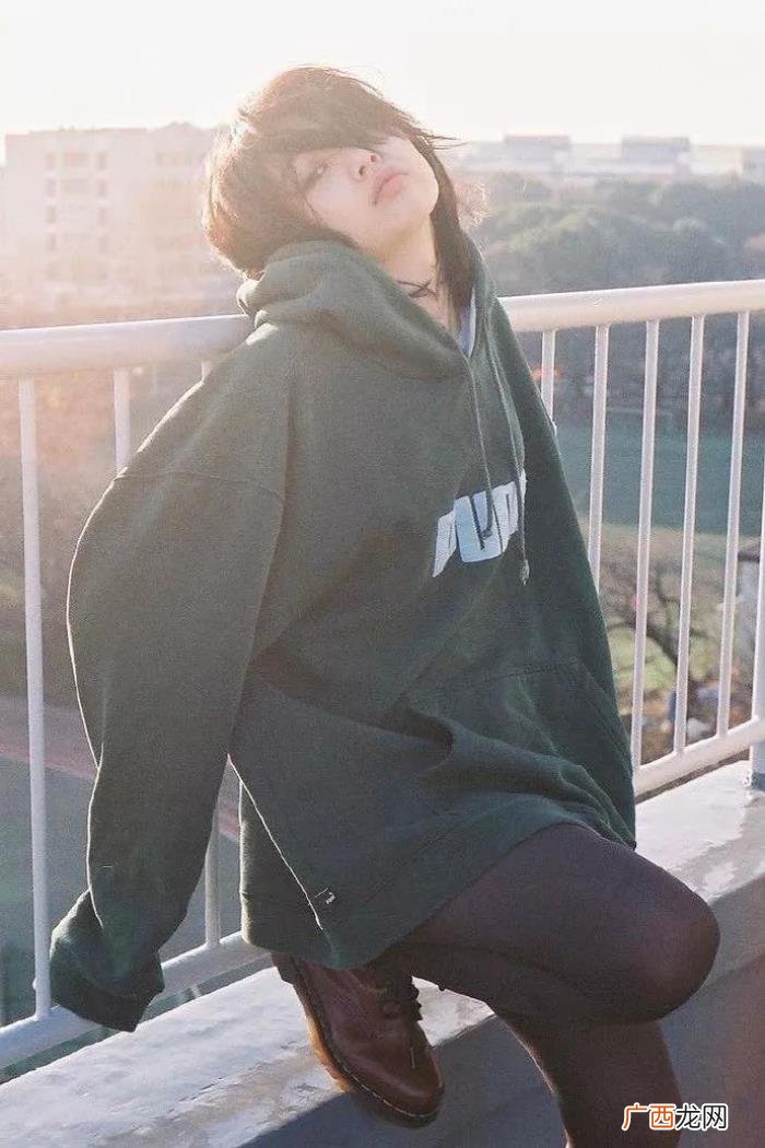这些社会女孩帅的让你跪下叫爸爸 社会女