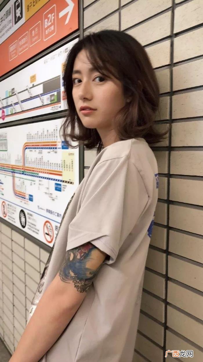 这些社会女孩帅的让你跪下叫爸爸 社会女