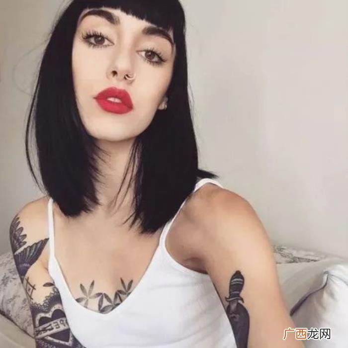 这些社会女孩帅的让你跪下叫爸爸 社会女