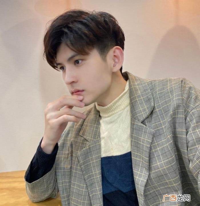 男生留什么发型好看，今春流行这8款男生发型