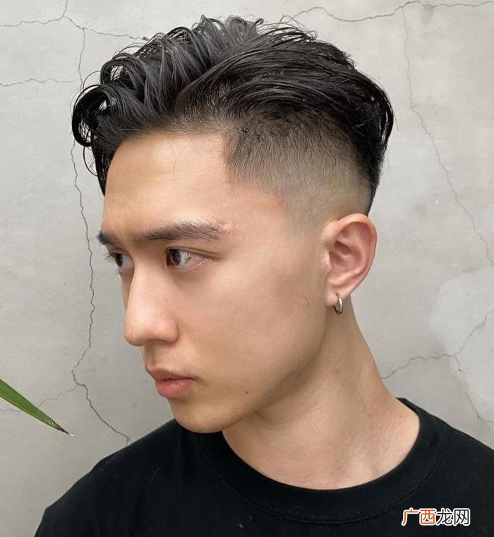 男生留什么发型好看，今春流行这8款男生发型