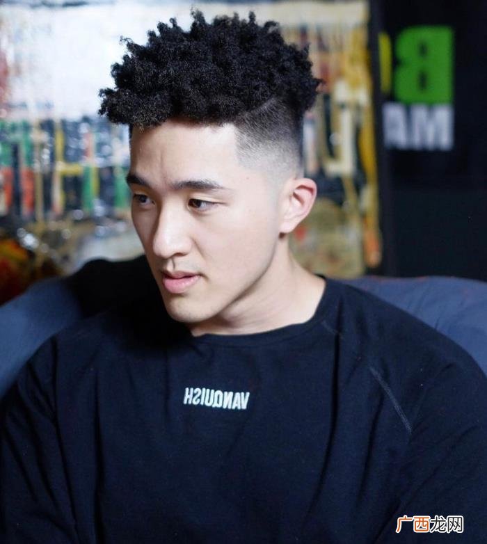 男生留什么发型好看，今春流行这8款男生发型