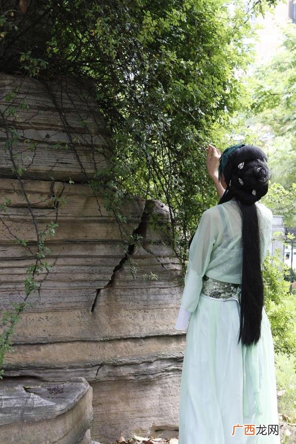 女朋友伤感了该怎么哄，女朋友哭了怎么哄