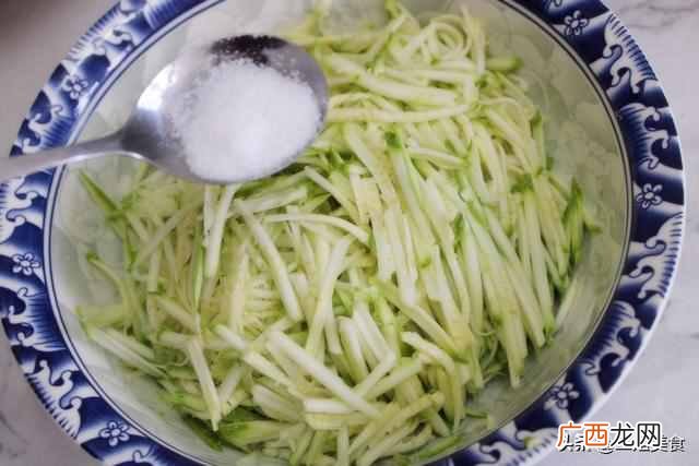 好吃的糊塌子如何做？？放料的顺序很主要，牢记这几点，软嫩还劲道