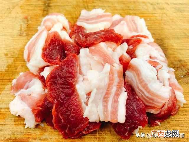 酥肉如何做的香脆又入味？？淀粉是根本，啤酒是灵魂，发酵才是关键