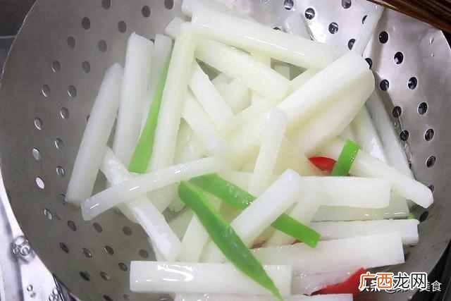山药怎么做才好吃??厨师长分享饭店做法,清香鲜嫩不发黑