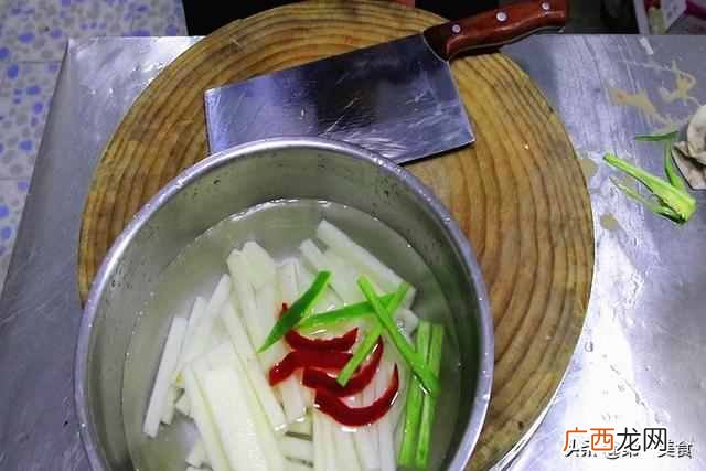 山药怎么做才好吃??厨师长分享饭店做法,清香鲜嫩不发黑