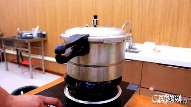 家常鹅肉怎么做才好吃?会这一招,鹅肉不腥也不柴