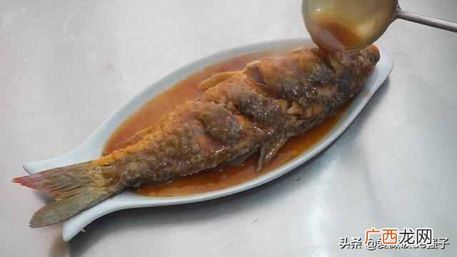 喜欢吃鱼但不知道怎么做好吃？？今天大厨来教你招做简单又好吃的鱼