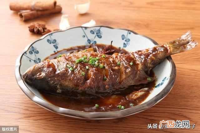 喜欢吃鱼但不知道怎么做好吃？？今天大厨来教你招做简单又好吃的鱼