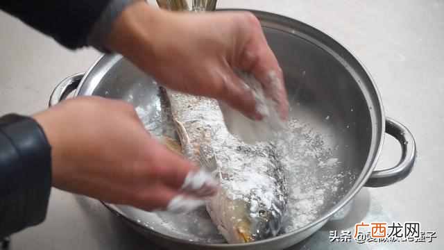 喜欢吃鱼但不知道怎么做好吃？？今天大厨来教你招做简单又好吃的鱼