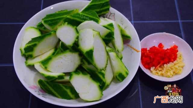 丝瓜怎么做好吃？？教你最简单的做法，香辣下饭，好吃极了