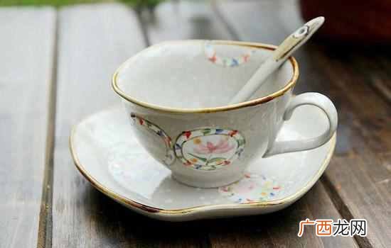 泡茶用什么杯子？泡茶用什么杯子最好 4种杯子喝水很危险